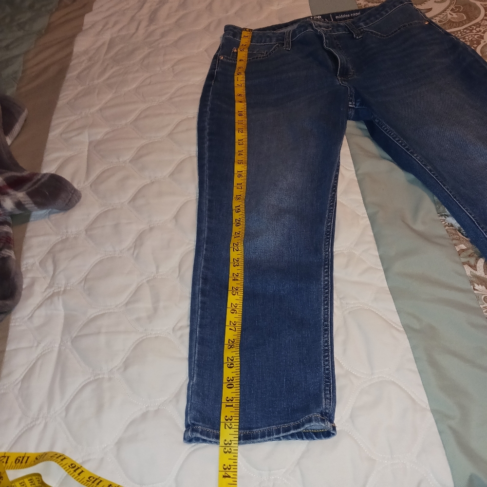 Lee's Mid Rise Capri's Size  12M - Picture 7 of 9